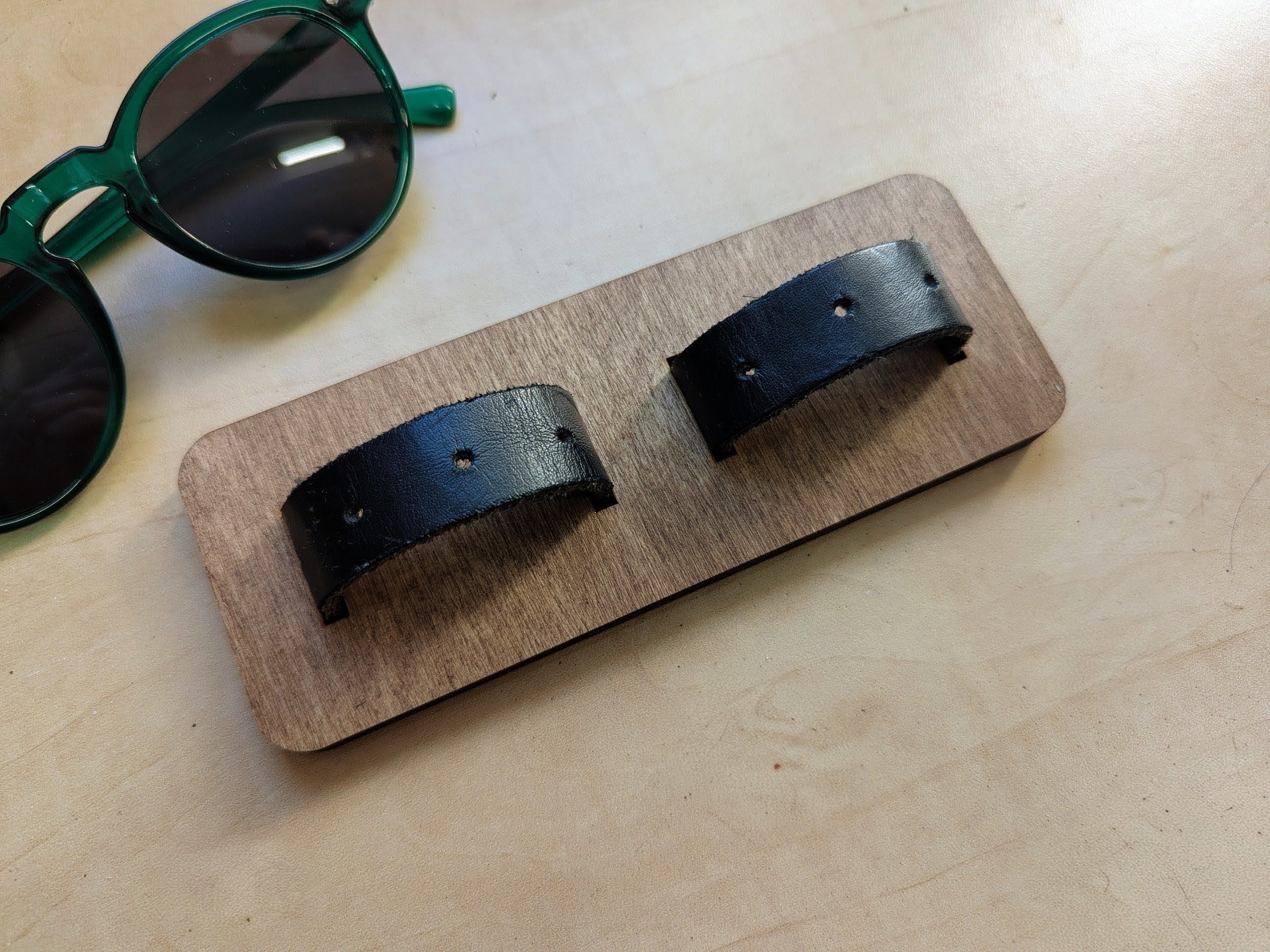 Support pour lunettes Noyer