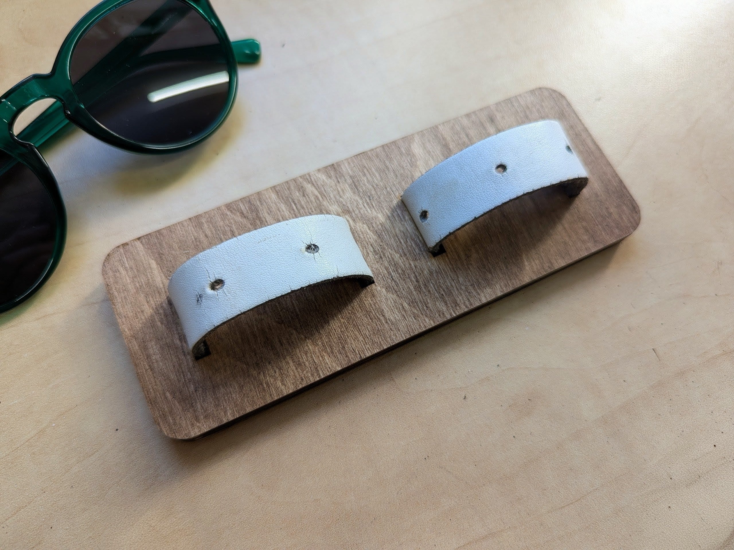 Support pour lunettes Noyer
