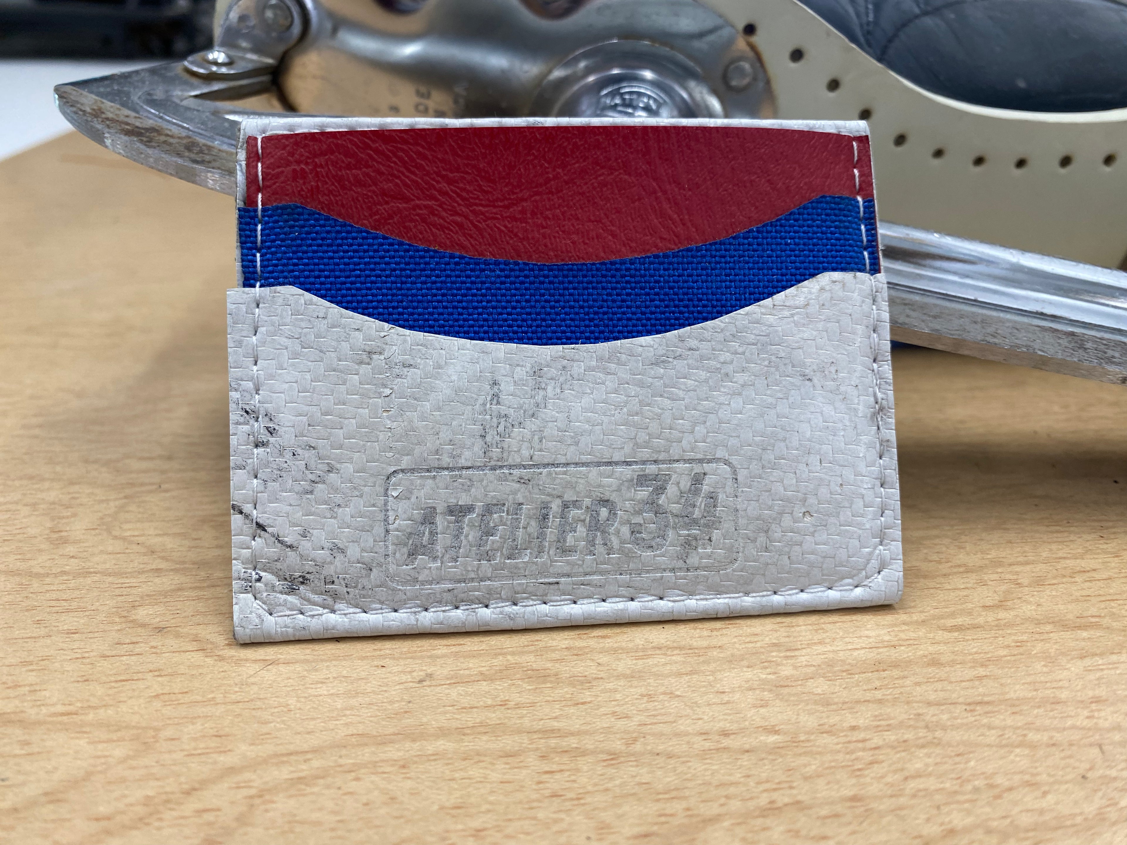 Porte-cartes bleu, blanc et rouge (145)