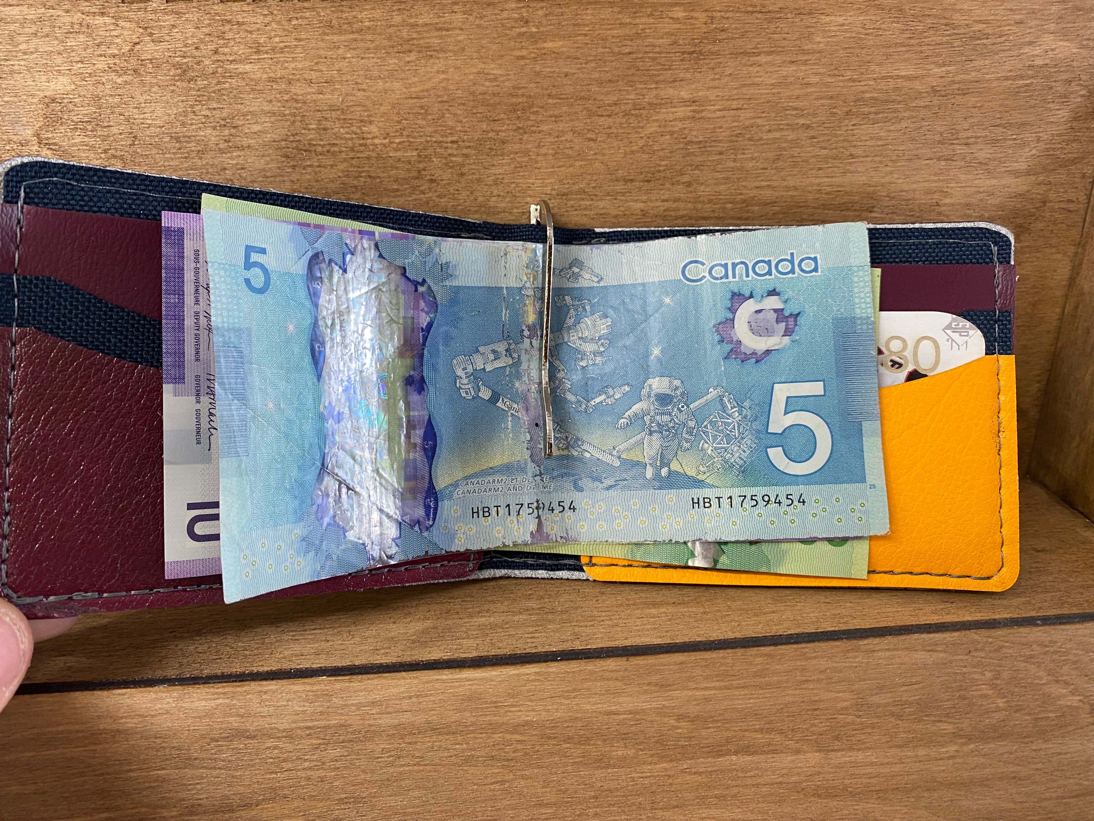 Portefeuille  couleurs mauve et jaune (180)